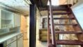 Keller Flur mit Treppe